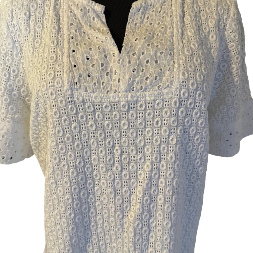 Chico's cotton v-neck white eyelet top size 1 u.s. 8/10 - Picture 7 of 7